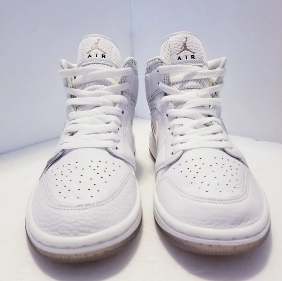 Air Jordan 1 Mid Wmn Nos Differences Nous Unissent White CI9100-100 Shoes Sz 8.5 - Picture 3 of 13
